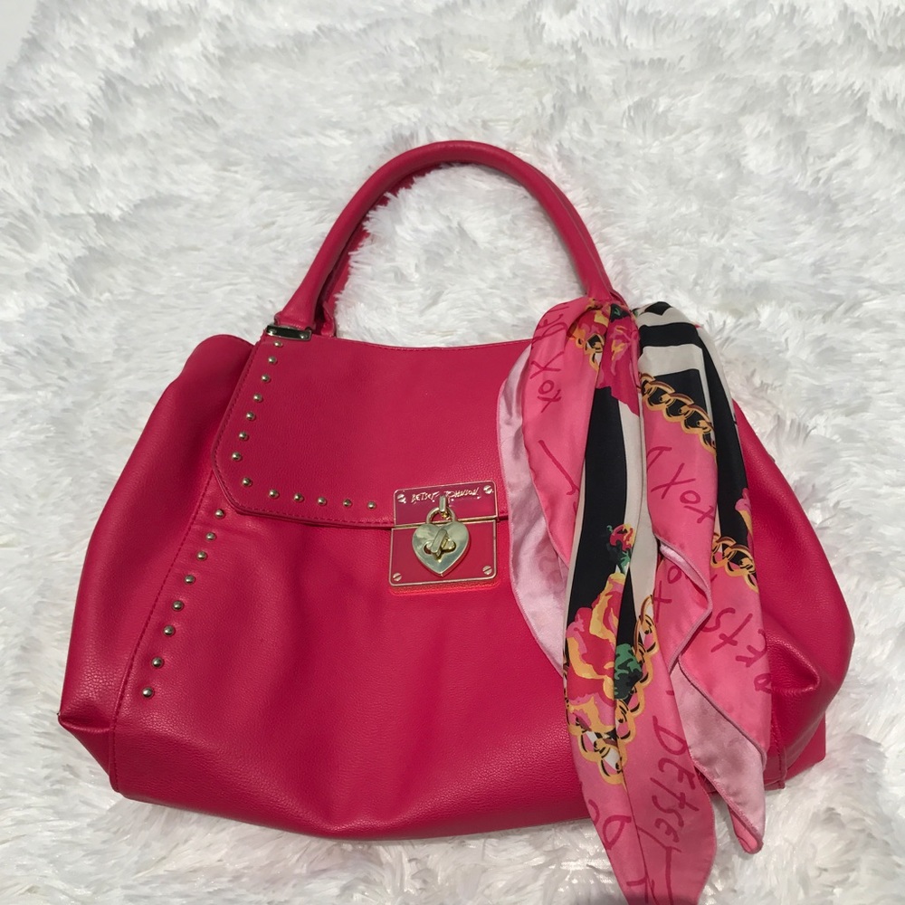 Adorable Betsey Johnson purse 😍